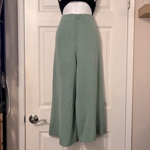 Urban Rebel Mock T Sleeveless Top NWT Green Knit Wide Leg Cropped Palazzo Pants - Picture 2 of 16